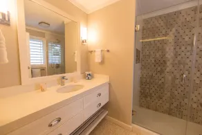 Honeycomb Villa, Silver Sands - Image 2