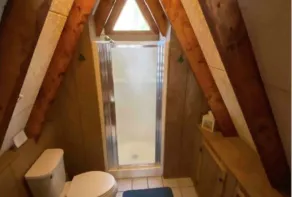 Innsbrook Falls Hideaway - Roomy lakefront Chalet w/ spacious deck & firepit - Image 3