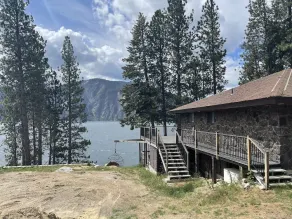 Beautiful Lake Front Property  - Image 2