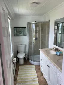 In town apartment!!! A block and a half from ferry!!! 356 High Street. - Image 2