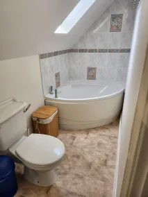 Cottage Sleeps 4 - Pet Friendly w Free Parking - Image 3