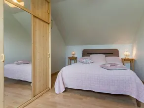 Charming Renovated Cottage Near Salterns, Close to Beach, Garden, Baby-Friendly, Sleeps 5 - Image 4