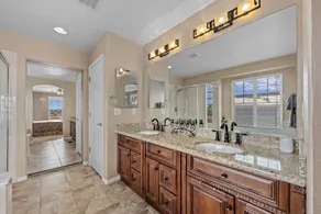 Aurora Manor with Breathtaking Views - Image 2