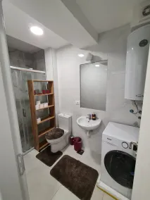 Charming Red Light City Center Apartment - Image 3