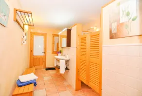 Charming stone cottage in a quiet area and stunning views. Wifi - Image 4