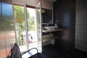 In a cove, house with private pool, WiFi, garden and terraces, pétanque pitch, sea view - Image 2