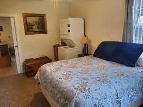 Beautiful country cottage with ease of access! Minutes to I-26, I-95 and Hwy 301 - Image 5