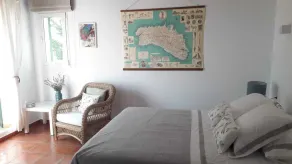Smuk 3 værelses villa med privat pool og havudsigt - Image 3