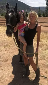 Life is good on the farm - Image 5