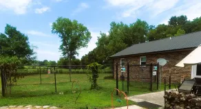 Peaceful Country setting - Image 5