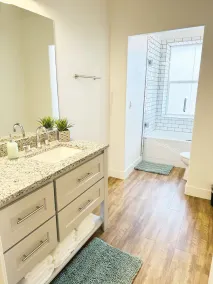 Walk to Main Street! Luxury Condo with Hot Tubs Near Arches, Sleeps 8 - Image 4
