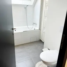 Central Ghent | Modern 6BR Apt. w/ WIFI - Image 2
