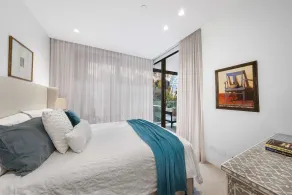 Stunning 3rd floor 2 bed apartment w/ city views - Image 5