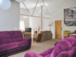 Pretty two storey holiday cottage right beside the village stream. - Image 5