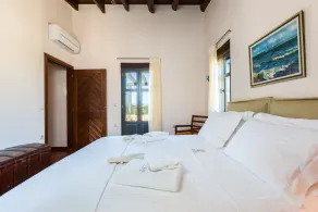 Impeccable stone-built villa, tastefully decorated, large garden, 50 m2 pool! - Image 5