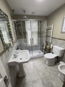 Beautiful spacious 2 Bedroom townhouse - Image 5