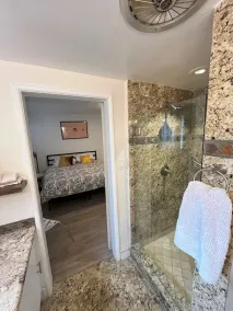 Spacious Long Beach Escape w Private Hot Tub - Image 3