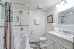 Modern Lakefront Home with Incredible Water Views, Next to Regatta Park - Image 4