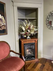 Cozy and artistic Pied-a-Terre, perfect for a weekend romantic getaway. - Image 3