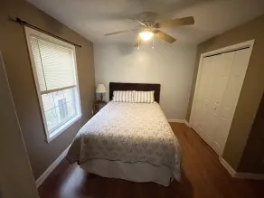 Walk to Beach and Restaurants! 8BR and 3BA. Pets welcome. Sleeps 16. Incredible! - Image 5