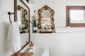 Boutique Luxury in Upscale Area with Private Entry & Bath, Villa B - Image 3