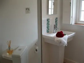 Romantic Rural Getaway for Two - spacious, luxury one-bedroomed cottage - Image 3