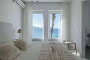 Villa Madouri 5 bed seafront villa with private pool - Image 4