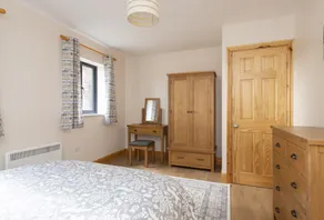 A marketing that sleeps 2 guests  in 1 bedroom - Image 4