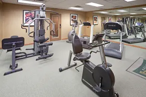 Great Value! Cozy King Suite | Complimentary Breakfast + Shared Outdoor Pool - Image 2