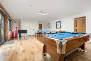 Luxurious property with downstairs bedroom and wet room,large garden,games room - Image 2