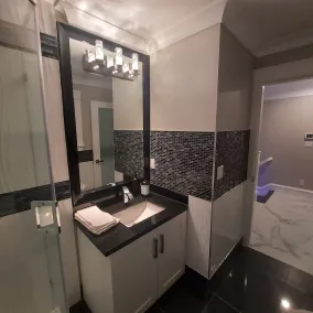 Luxurious 3 Bedroom Townhouse - Image 3