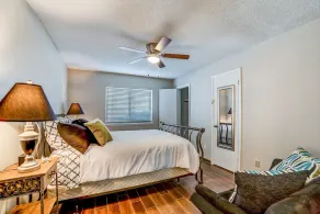 Stay in a classically designed apt near ORU, exercise trails, and restaurants! - Image 5