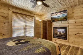 Hilltop Hideaway 3 Bedroom Cabin by RedAwning - Image 5
