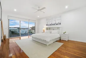 A family sized beach house just 2 mins from the beach and 1.6km from town. - Image 5