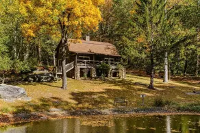 Eagle's Rest Lodge with Pond & Creek; Privat men bekvämt - Image 4
