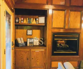 Ole Red Retreat - 10 minutes to Gatlinburg & Great Smoky Mountains - Image 2