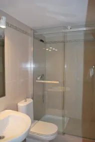 Bel appartement de deux chambres face à la mer Méditerranée - Image 4