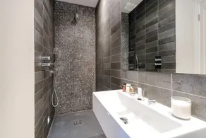 A Home on Northcote - Image 2