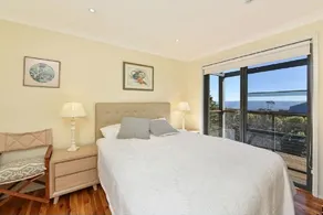 Narrow Neck Views - Peaceful 4 Bedroom Home with Stunning Views! - Image 2
