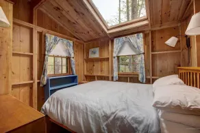 Spruce Chalet at Shore Haven, sleeps 5 - Image 4