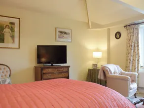 A delightful cottage offering comfortable accommodation for up to four guests. - Image 5