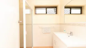 Jade Gardens Pet Friendly - Image 3