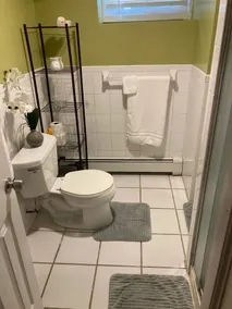 One bedroom walk down with private entrance   ,ten minutes from JFK  Airport. - Image 3