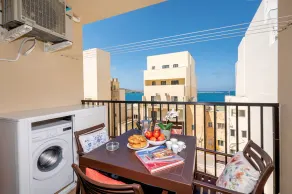 Charmant appartement de vacances avec terrasse | Vue ville - Image 5