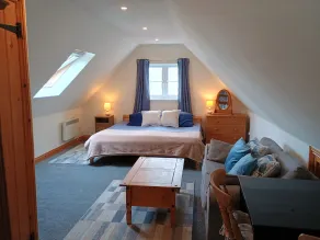 Cosy studio apartment views, walks from the doorstep. Newly redecorated for 2026 - Image 4