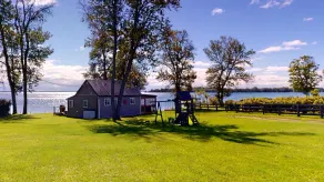 HART’S HAVEN  Lakefront Cottage in Waupoos. Close to The Sandbanks and wineries. - Image 2