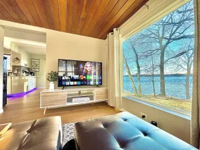 Lakefront House w/King Bed, Sauna,  walk-in shower and lake access - Image 3