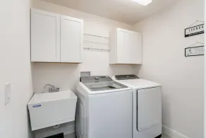 Executive Golf Course across the street! King, 2 Queens, Queen sofa, Pets ok! - Image 2