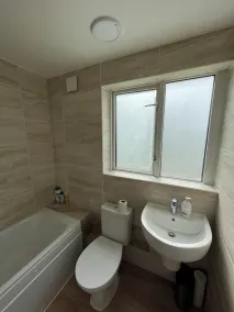 2BD Apt East London Sleeps 7! - Image 4