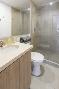3 Bed 2.5 Bath Modern Apartment in Laureles - Image 4